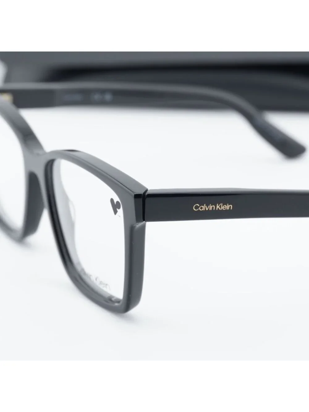 Calvin Klein model ck25516